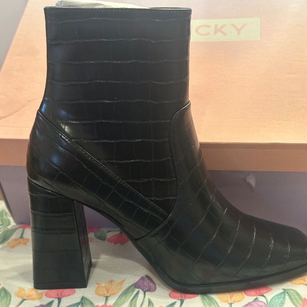 Boots - Picture 2 of 3